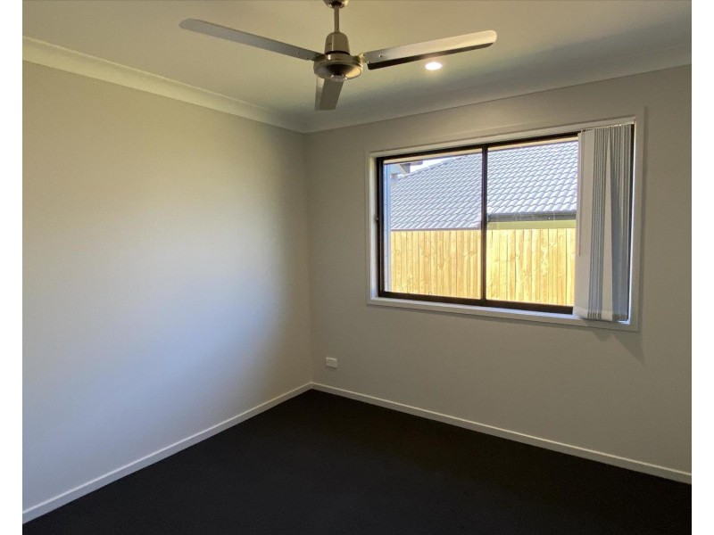 16 Edinburgh Crescent, Gleneagle QLD 4285