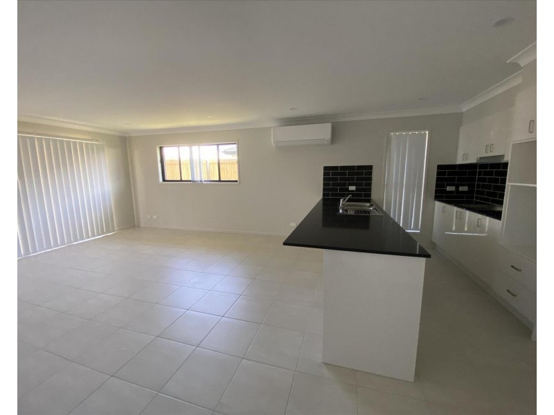 16 Edinburgh Crescent, Gleneagle QLD 4285