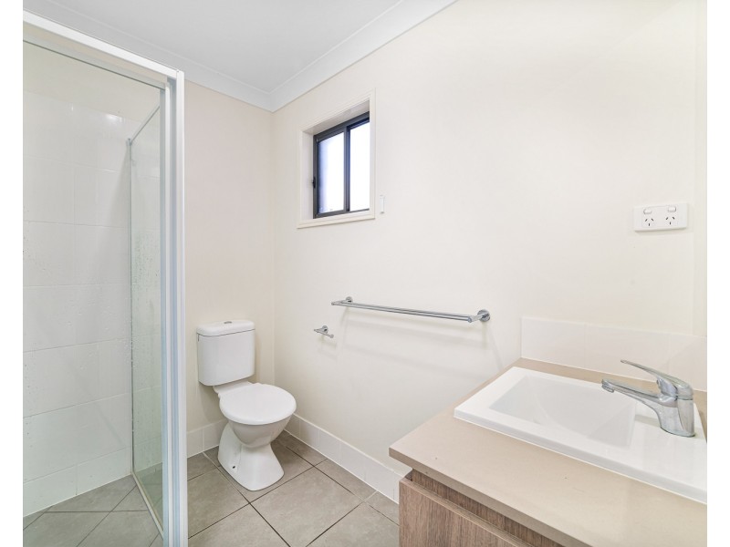 19 Damian Leeding Way, Upper Coomera QLD 4209