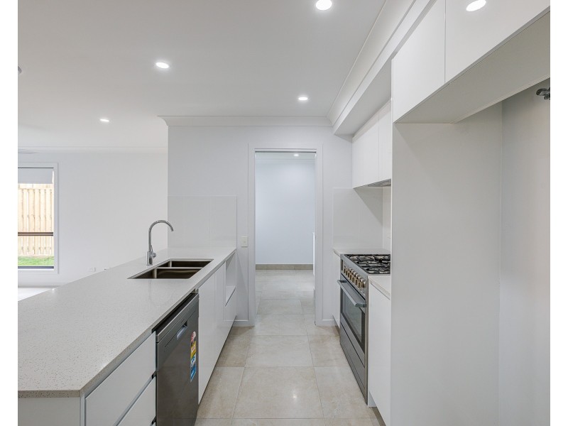 48 Outlook Boulevard, Gleneagle QLD 4285