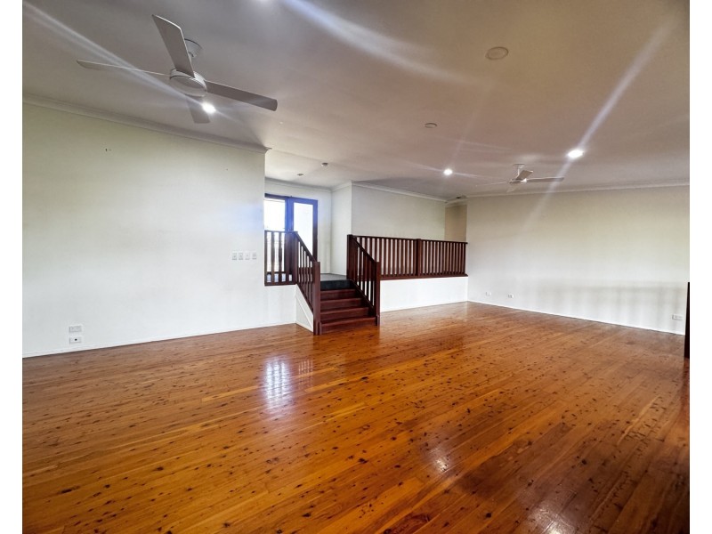 27 Manra Way, Pacific Pines QLD 4211