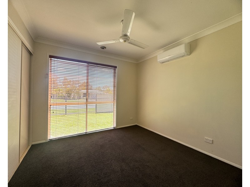 27 Manra Way, Pacific Pines QLD 4211