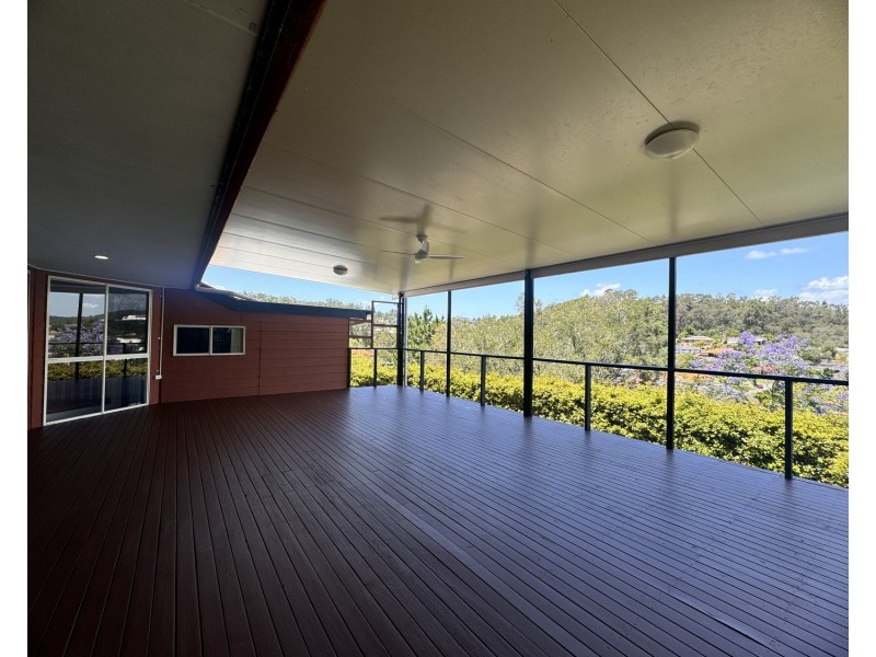 27 Manra Way, Pacific Pines QLD 4211