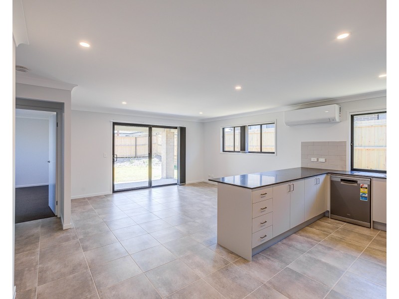 1 Wallace Way, Gleneagle QLD 4285