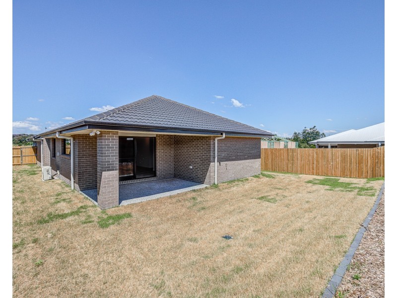 1 Wallace Way, Gleneagle QLD 4285