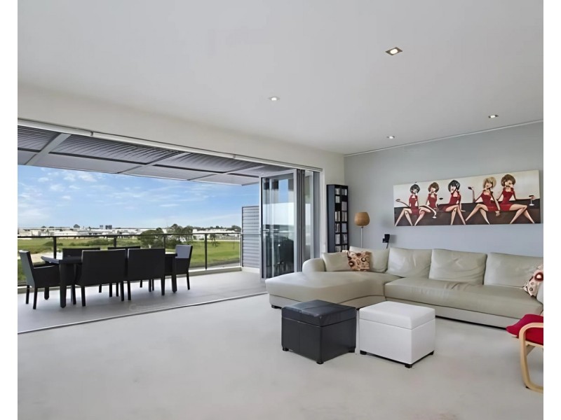 143/3 Pendraat Parade, Hope Island QLD 4212