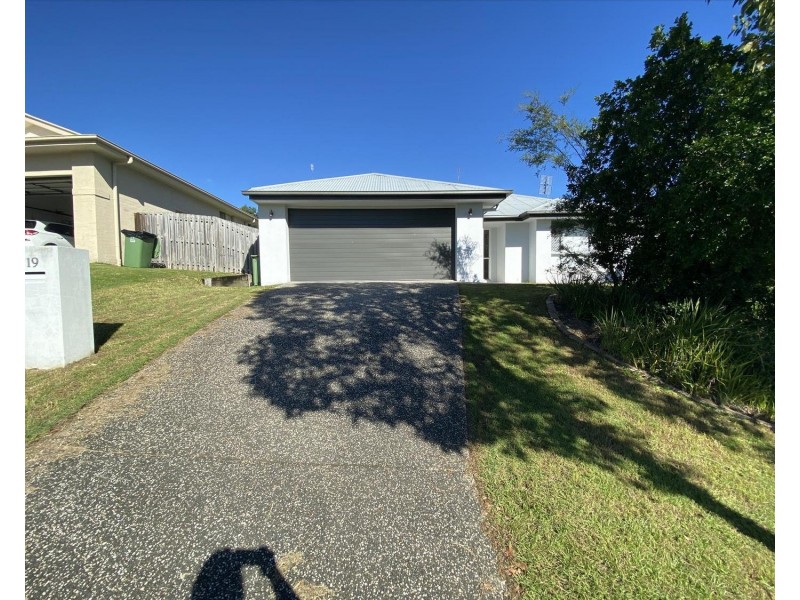 19 Saltwater Boulevard, Oxenford QLD 4210
