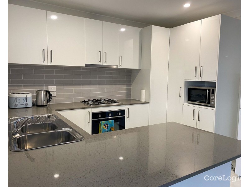 2/5 Newbury Street, Pimpama QLD 4209