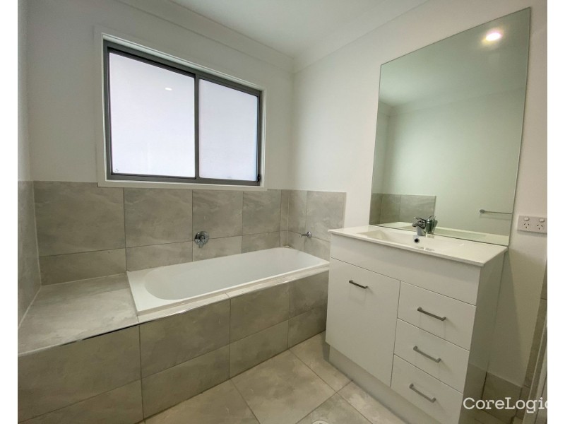 2/5 Newbury Street, Pimpama QLD 4209