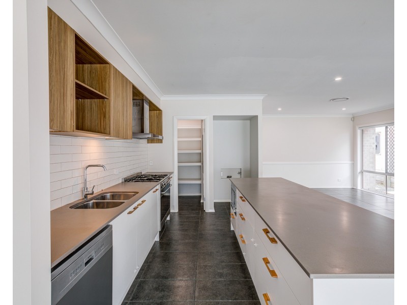 28 Feathertail Street, Bahrs Scrub QLD 4207