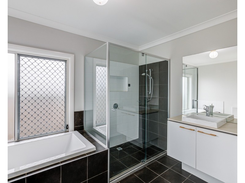 28 Feathertail Street, Bahrs Scrub QLD 4207