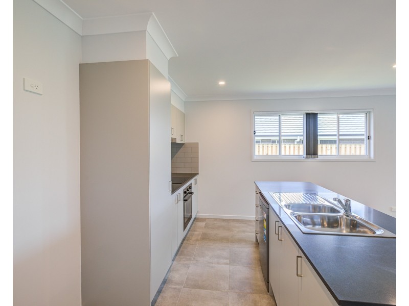 34 Edinburgh Crescent, Gleneagle QLD 4285