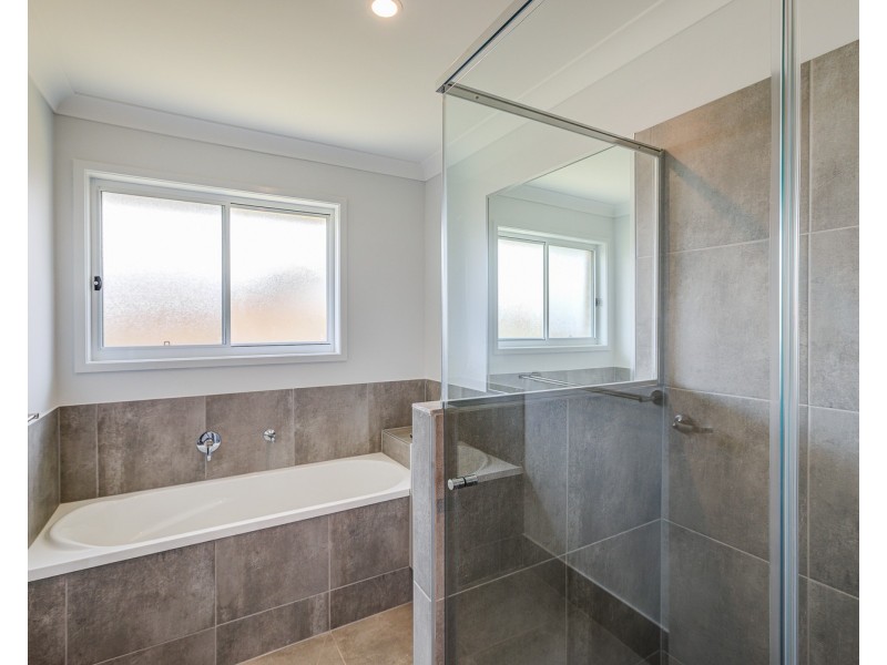 34 Edinburgh Crescent, Gleneagle QLD 4285