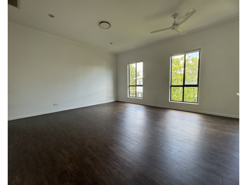 4/2 Carnarvon Court, Oxenford QLD 4210