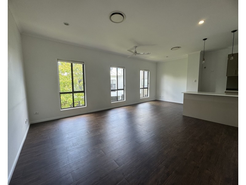 4/2 Carnarvon Court, Oxenford QLD 4210