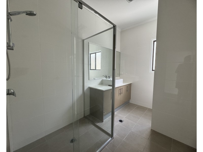 4/2 Carnarvon Court, Oxenford QLD 4210