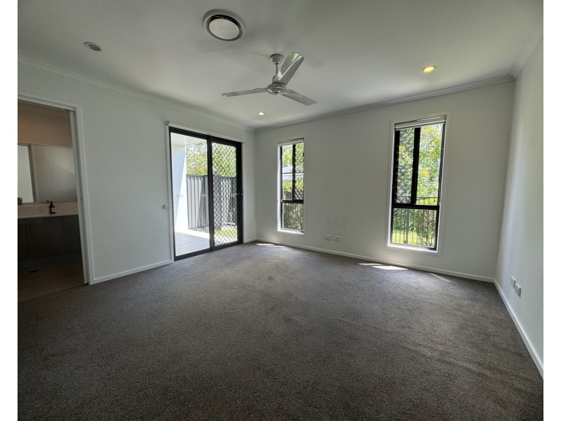 4/2 Carnarvon Court, Oxenford QLD 4210