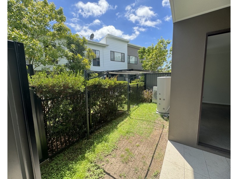 4/2 Carnarvon Court, Oxenford QLD 4210