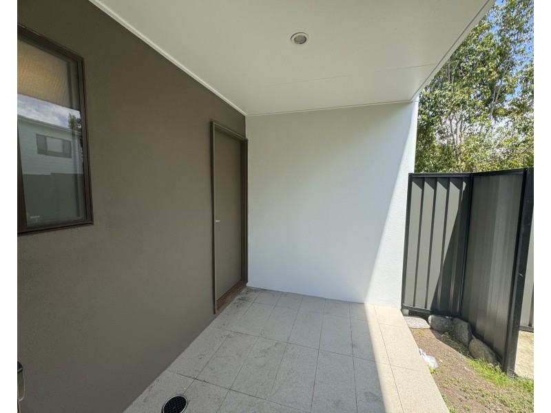 4/2 Carnarvon Court, Oxenford QLD 4210