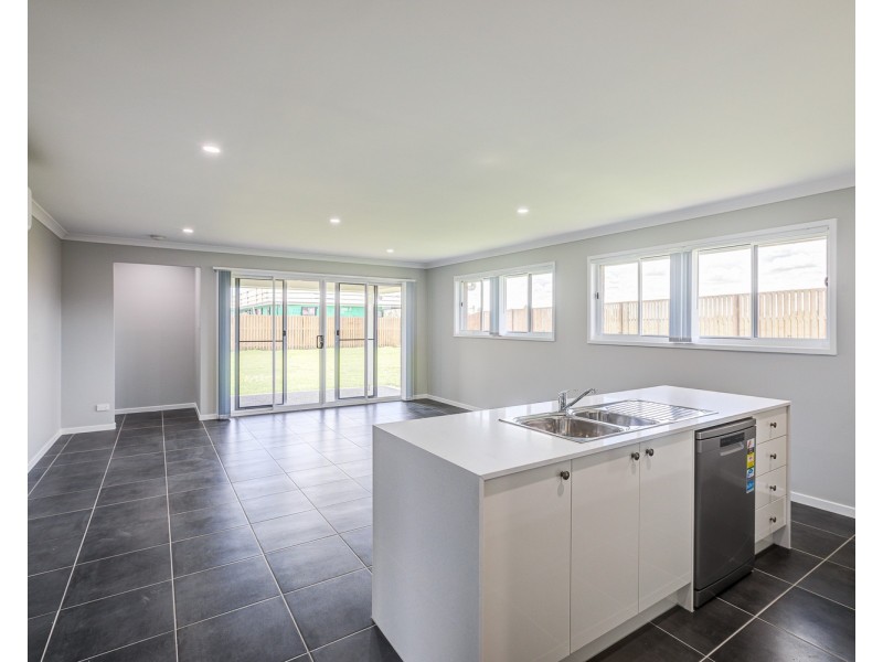 62 Outlook Boulevard, Gleneagle QLD 4285