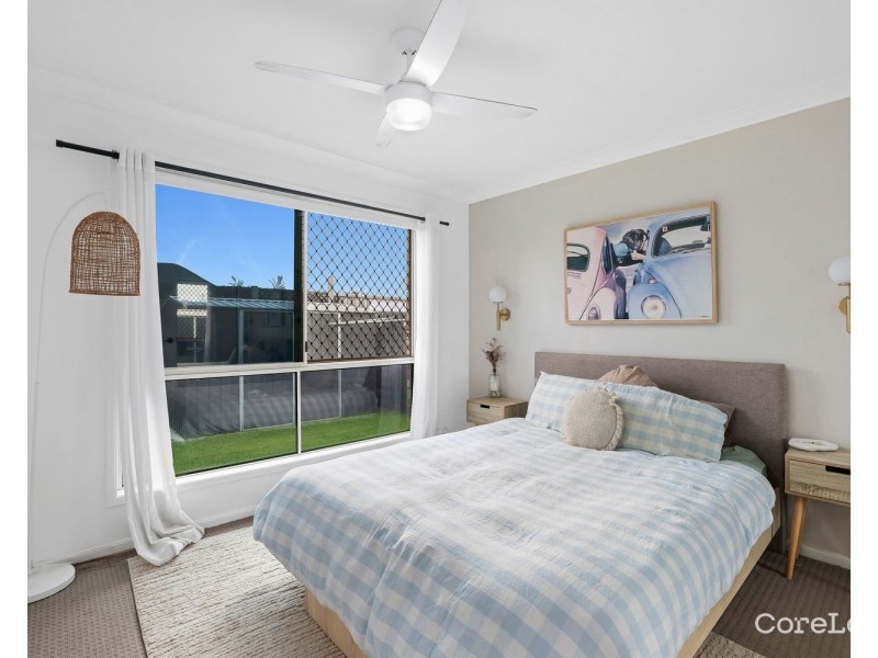 2/8 Crystal Reef Drive, Coombabah QLD 4216