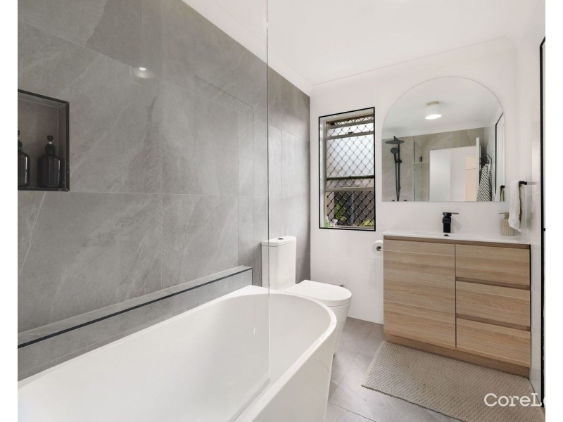 2/8 Crystal Reef Drive, Coombabah QLD 4216