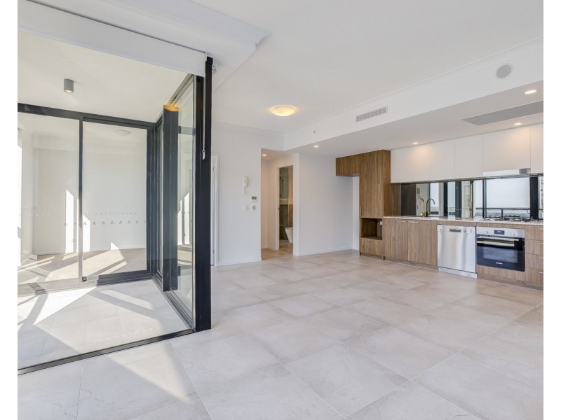 1109/372 Marine Parade, Labrador QLD 4215