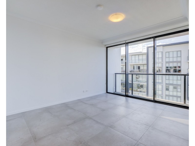 1109/372 Marine Parade, Labrador QLD 4215