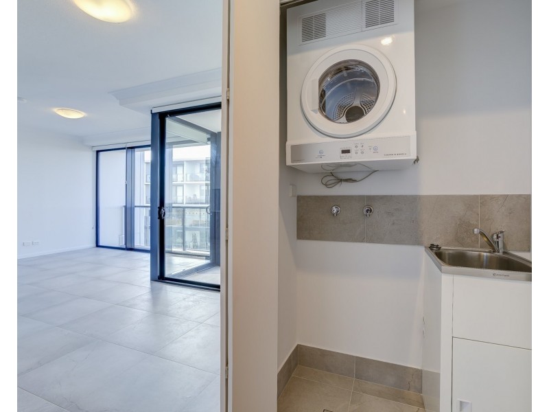 1109/372 Marine Parade, Labrador QLD 4215