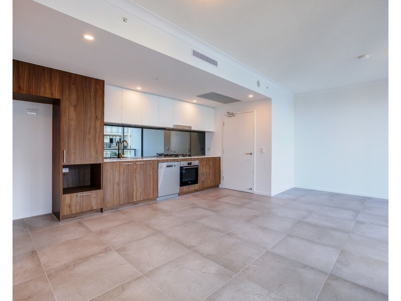 1109/372 Marine Parade, Labrador QLD 4215