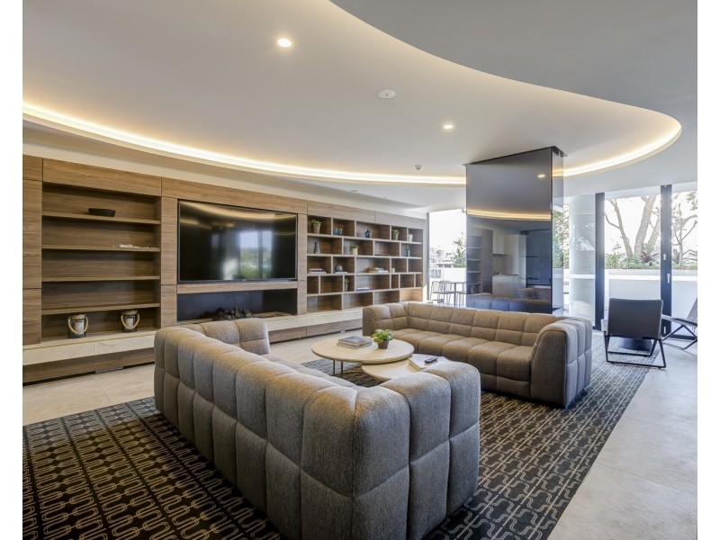 1109/372 Marine Parade, Labrador QLD 4215