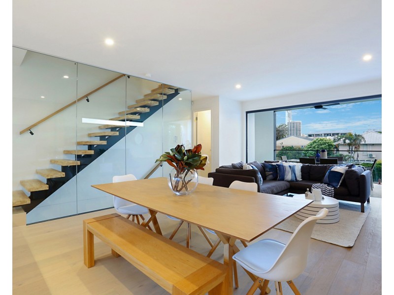 3/27 Burra Street, Chevron Island QLD 4217