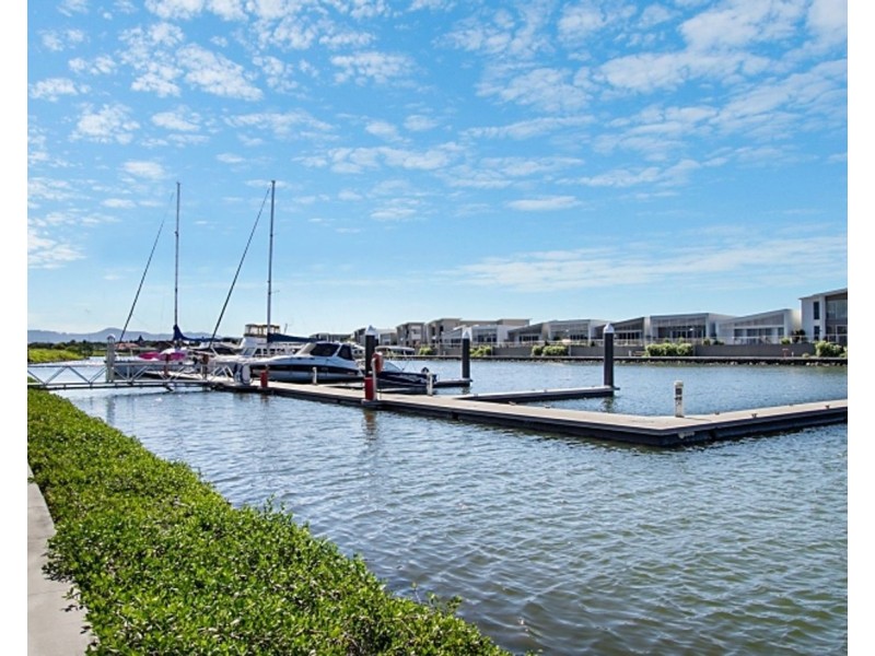 24 Waters Close, Hope Island QLD 4212