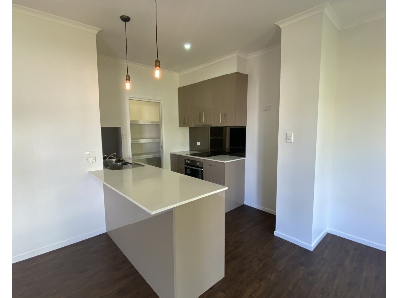 1/2 Carnarvon Street, Oxenford QLD 4210