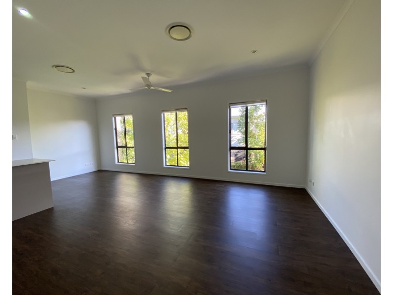 1/2 Carnarvon Street, Oxenford QLD 4210