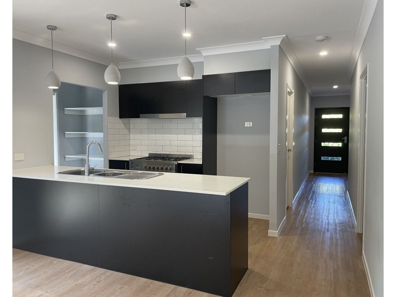 7 Livingstone Street, Logan Reserve QLD 4133