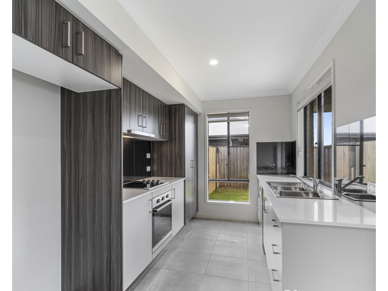 2/48 Herbst Drive, Bahrs Scrub QLD 4207