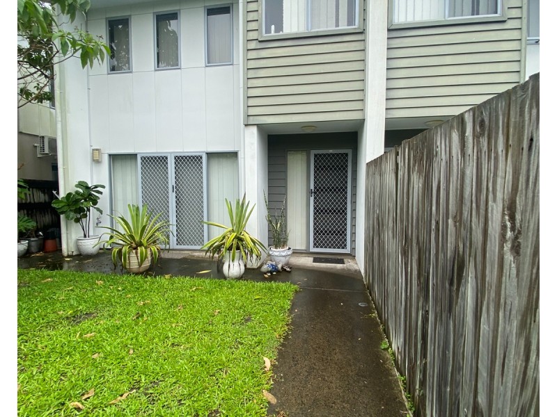 16/2 Christopher Street, Pimpama QLD 4209