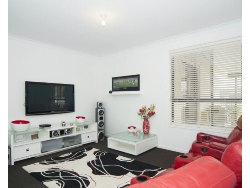 10 Treecreeper Crescent, Upper Coomera QLD 4209