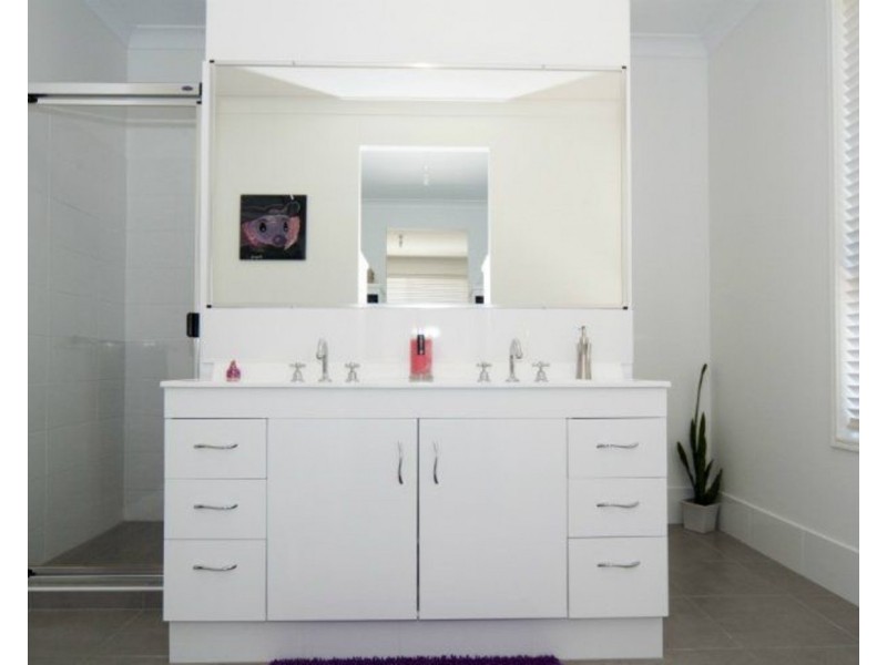 10 Treecreeper Crescent, Upper Coomera QLD 4209