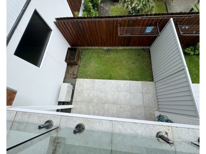 8/74 Hillview Parade, Ashmore QLD 4214