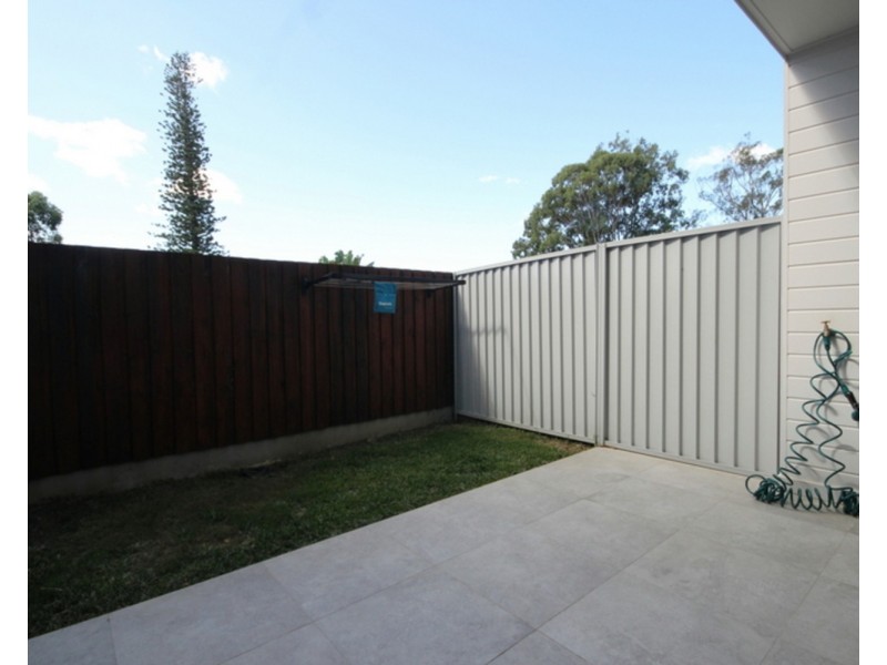 8/74 Hillview Parade, Ashmore QLD 4214