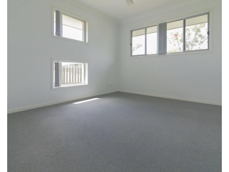 15 Damian Leeding Way, Upper Coomera QLD 4209