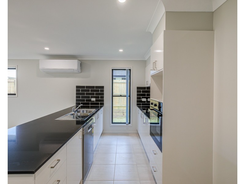 16 Edinburgh Crescent, Gleneagle QLD 4285
