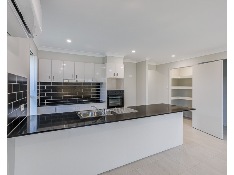 16 Edinburgh Crescent, Gleneagle QLD 4285