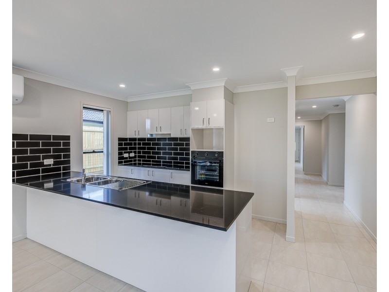 16 Edinburgh Crescent, Gleneagle QLD 4285
