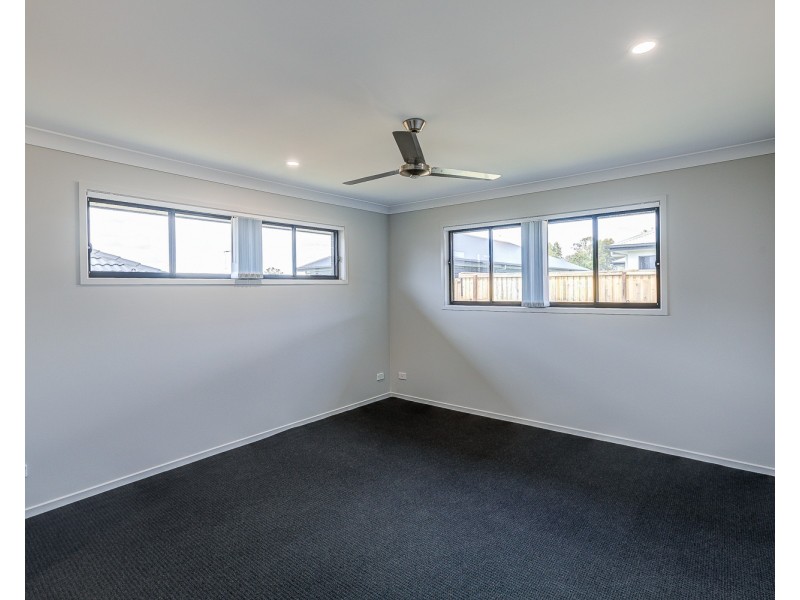 16 Edinburgh Crescent, Gleneagle QLD 4285