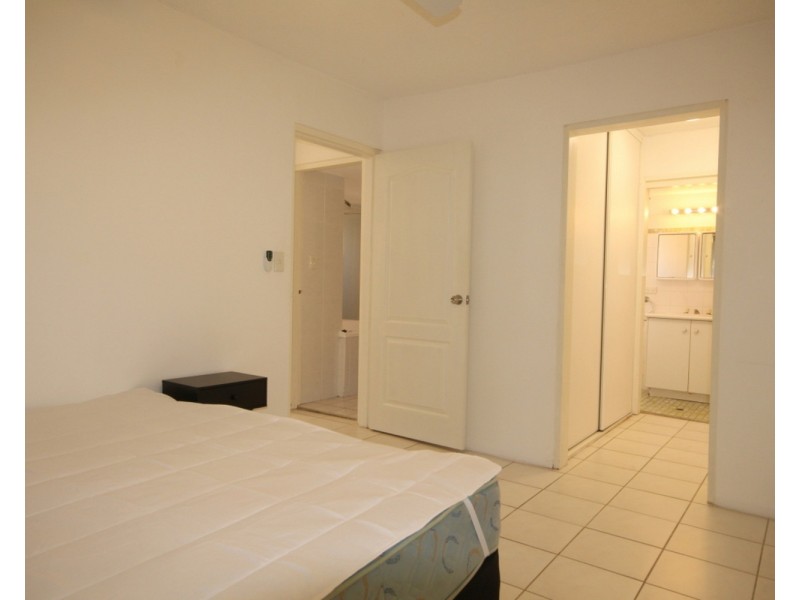 7/18 Tarcoola Crescent, Surfers Paradise QLD 4217