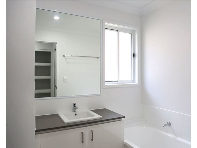 16 Zhang Street, Holmview QLD 4207