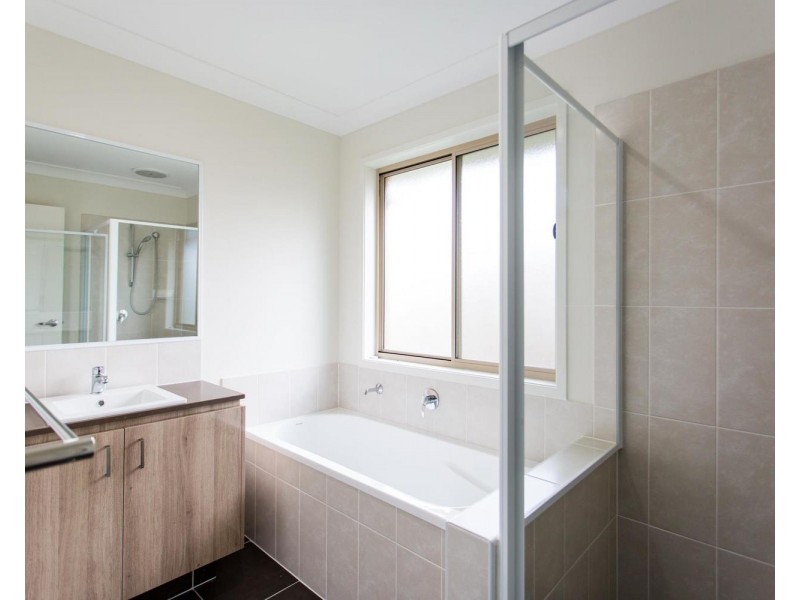 30 Woodrose Circuit, Pimpama QLD 4209